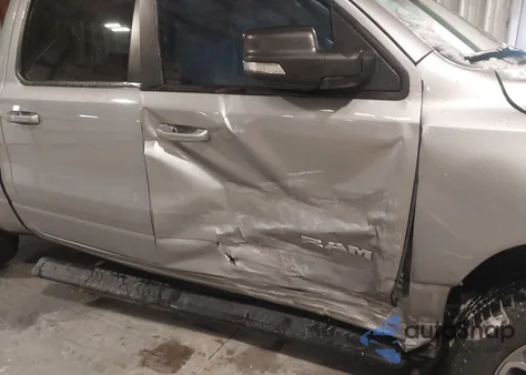 2021 Ram 1500 Big Horn 4X4 5'7 Box z USA, uszkodzony, nr VIN 1C6SRFFT1MN508111